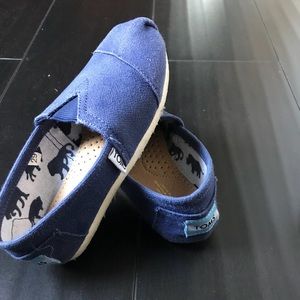 Toms for toddlers size 11.5